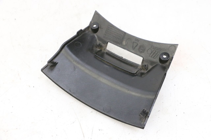 photo de REAR LOWER MIDDLE PANEL PIAGGIO X8 125 (2004 - 2007) - Zoom on usage condition