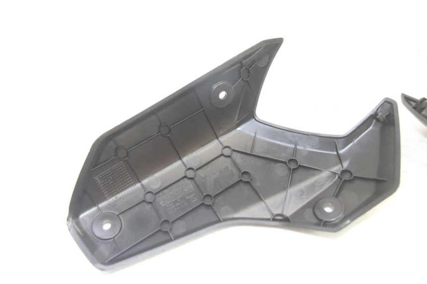 photo de REAR FAIRING JUNCTION PEUGEOT KISBEE 4T 50 (2018 - 2022)