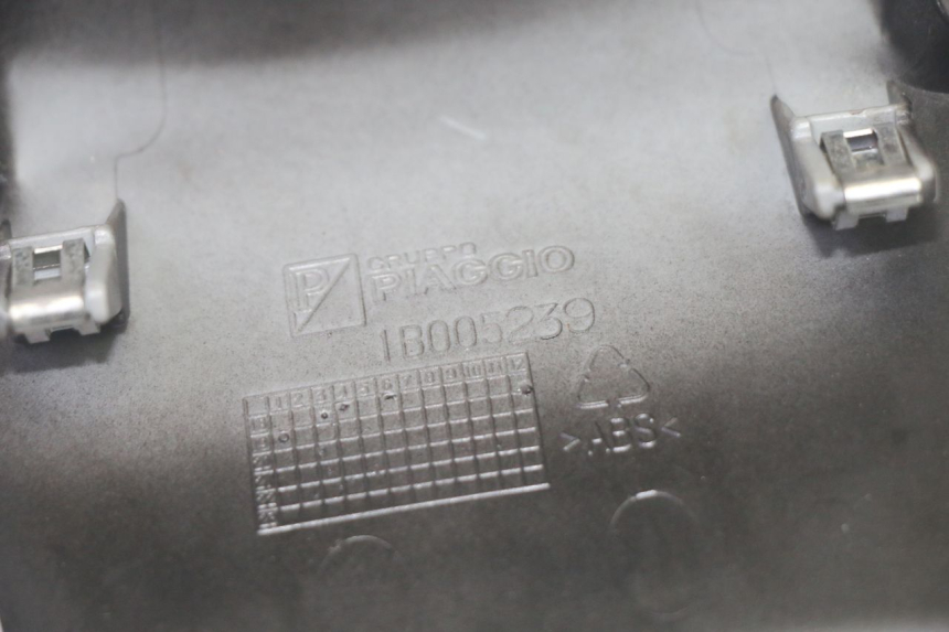 photo de REAR MIDDLE PANEL PIAGGIO MP3 HPE 350 (2018 - 2020) - Fixing points details