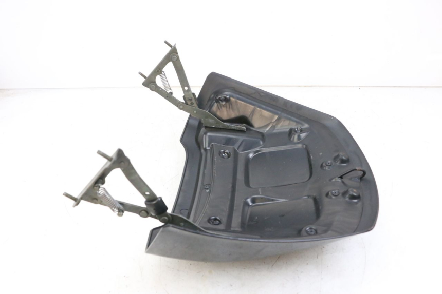 photo de REAR FAIRING JUNCTION PIAGGIO X8 125 (2004 - 2007)