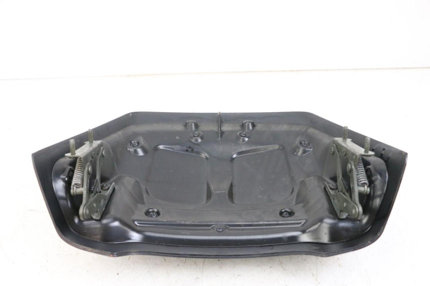 photo de REAR FAIRING JUNCTION PIAGGIO X8 125 (2004 - 2007)