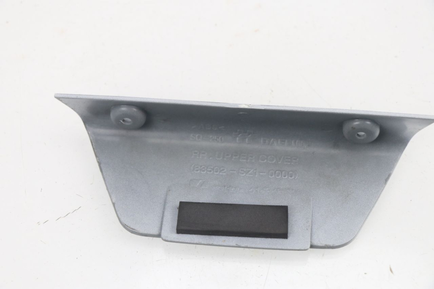 photo de REAR MIDDLE PANEL DAELIM S2 FI 125 (2008 - 2017)