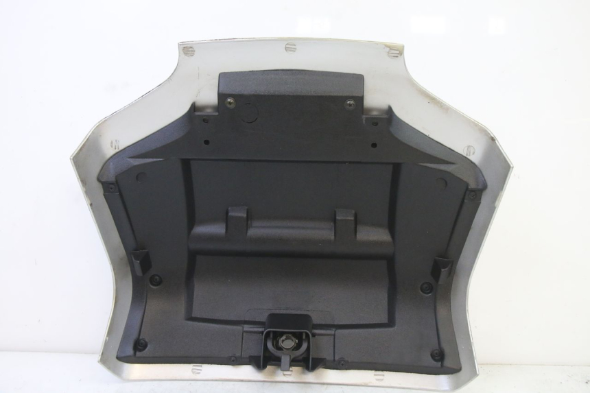 photo de REAR MIDDLE PANEL PIAGGIO SUPER LX 125 (2000 - 2003)