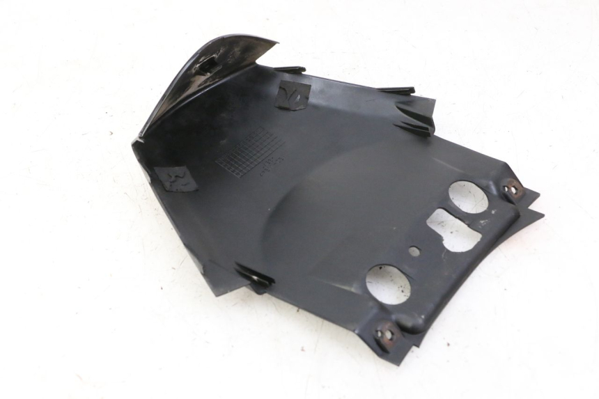 photo de UPPER REAR FAIRING JUNCTION SUZUKI BURGMAN 125 (2007 - 2014)