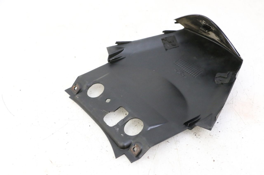 photo de UPPER REAR FAIRING JUNCTION SUZUKI BURGMAN 125 (2007 - 2014)