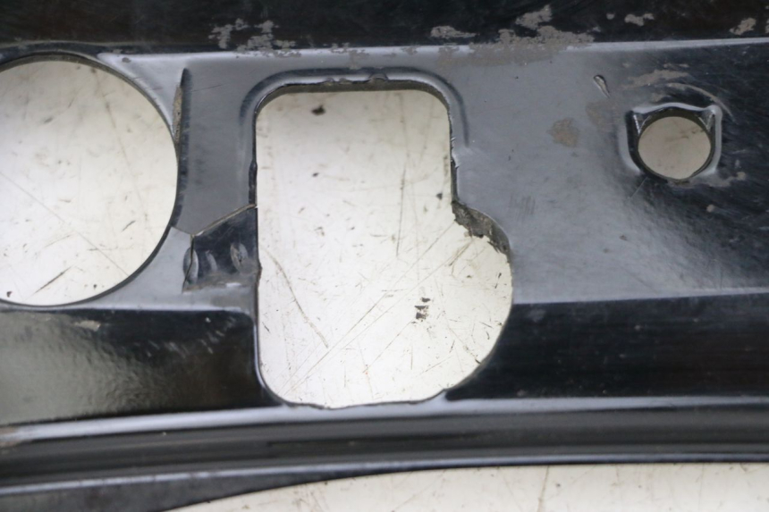 photo de UPPER REAR FAIRING JUNCTION SUZUKI BURGMAN 125 (2007 - 2014)