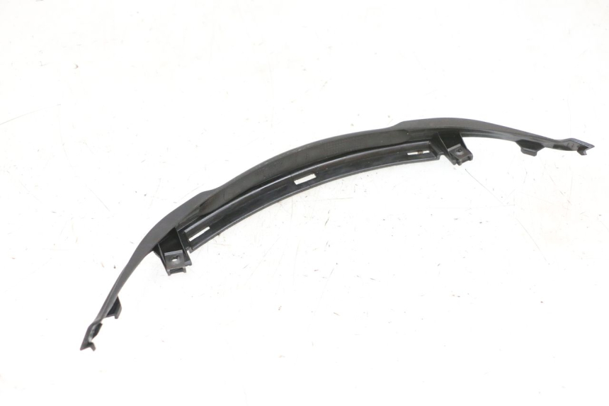 photo de REAR UPPER MIDDLE PANEL SUZUKI BURGMAN 650 (2013 - 2020)