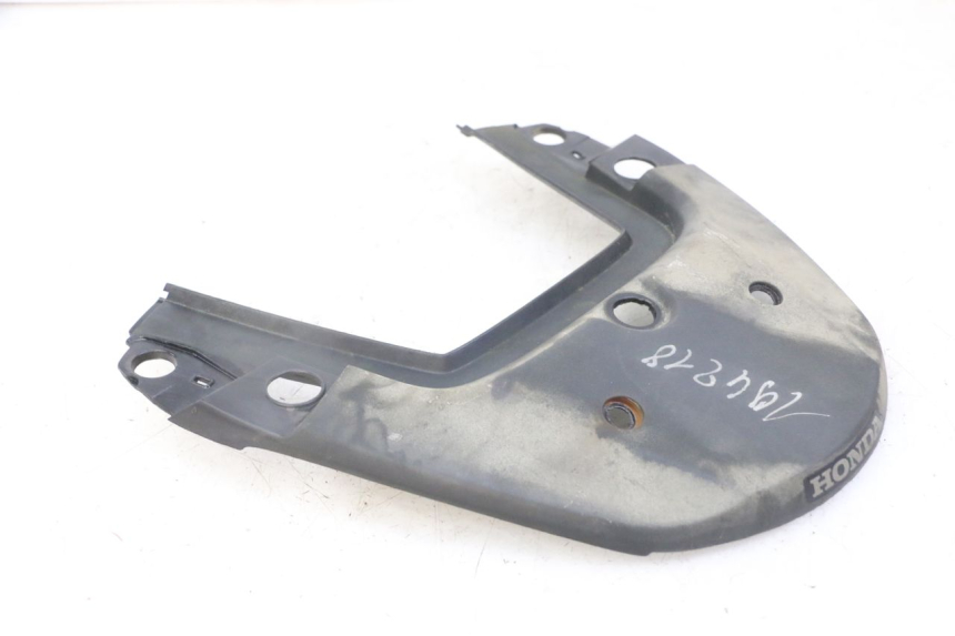 photo de REAR UPPER MIDDLE PANEL HONDA CBF 500 (2004 - 2007)