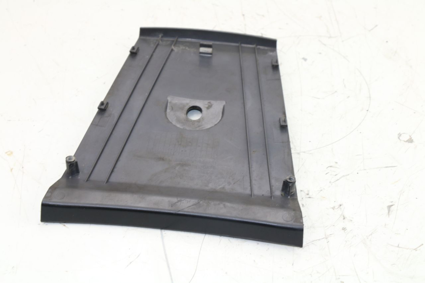 photo de REAR UPPER MIDDLE PANEL DAELIM S3 125 (2010 - 2017)