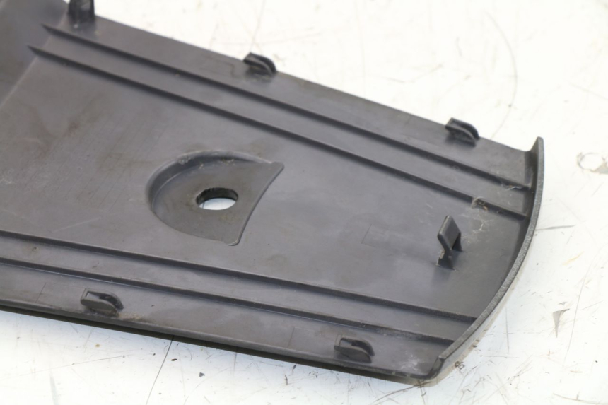 photo de REAR UPPER MIDDLE PANEL DAELIM S3 125 (2010 - 2017)