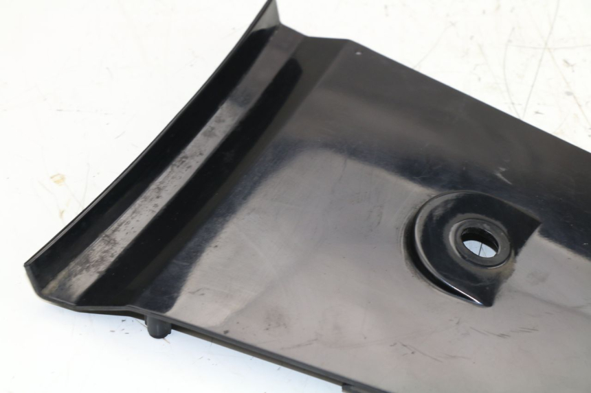 photo de REAR UPPER MIDDLE PANEL DAELIM S3 125 (2010 - 2017)