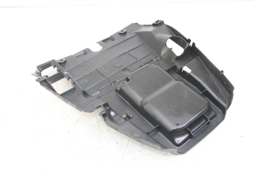 photo de REAR UPPER MIDDLE PANEL HONDA FJS SILVERWING SILVER WING 600 (2001 - 2010)