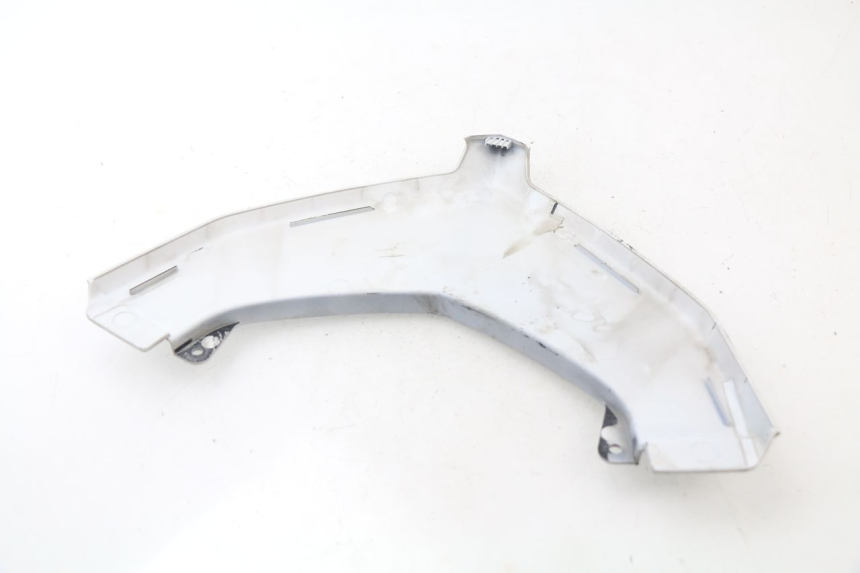 photo de REAR UPPER MIDDLE PANEL MBK EVOLIS 125 (2014 - 2018)