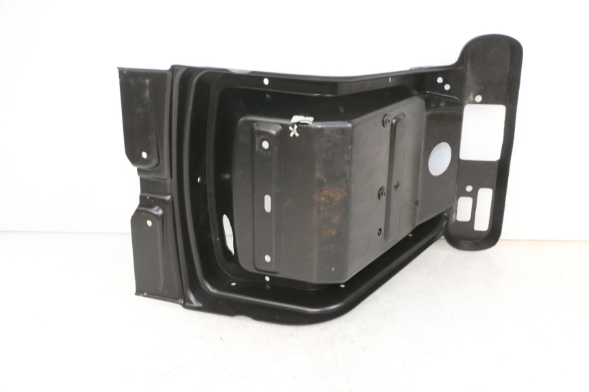 photo de REAR UPPER MIDDLE PANEL LIGIER PULSE 3 1 (2014 - 2020) - Zoom on usage condition