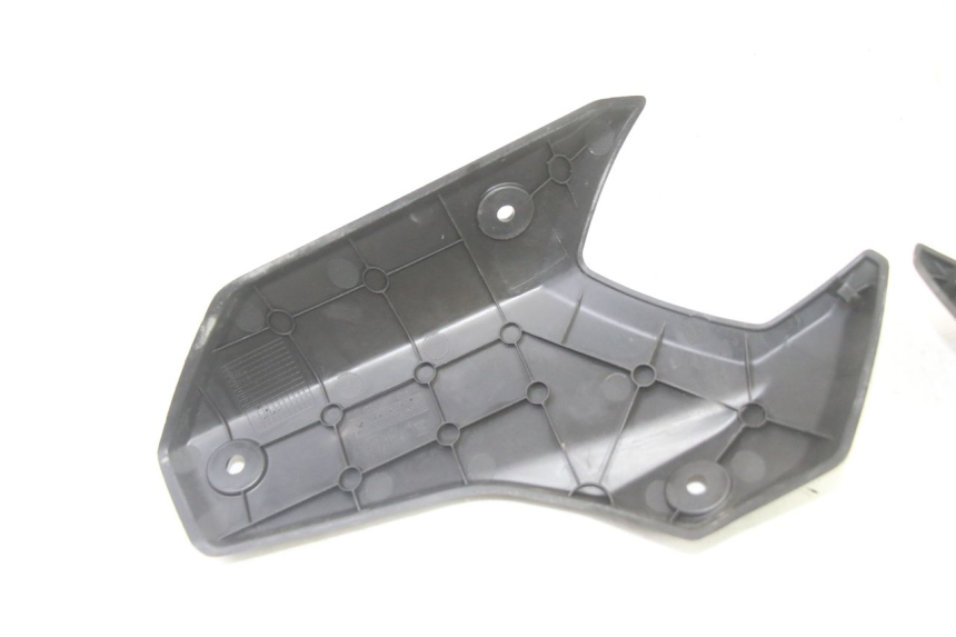 photo de REAR UPPER MIDDLE PANEL PEUGEOT STREETZONE I 2T 50 (2018 - 2020)