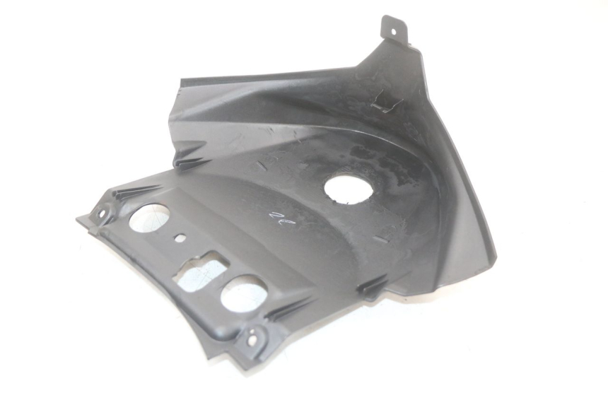 photo de REAR UPPER MIDDLE PANEL SUZUKI BURGMAN 125 (2018 - 2021)