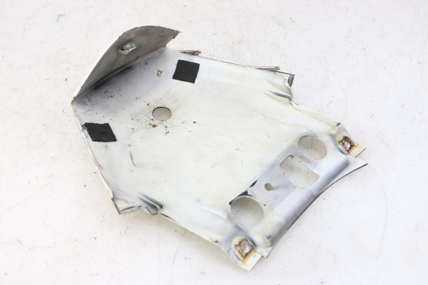 photo de UPPER REAR FAIRING JUNCTION SUZUKI BURGMAN 125 (2007 - 2014)