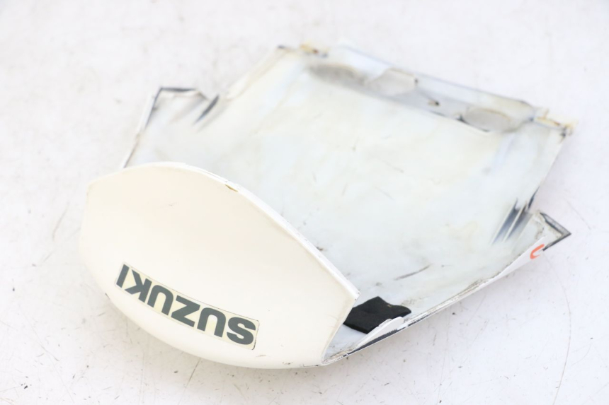photo de UPPER REAR FAIRING JUNCTION SUZUKI BURGMAN 125 (2007 - 2014)