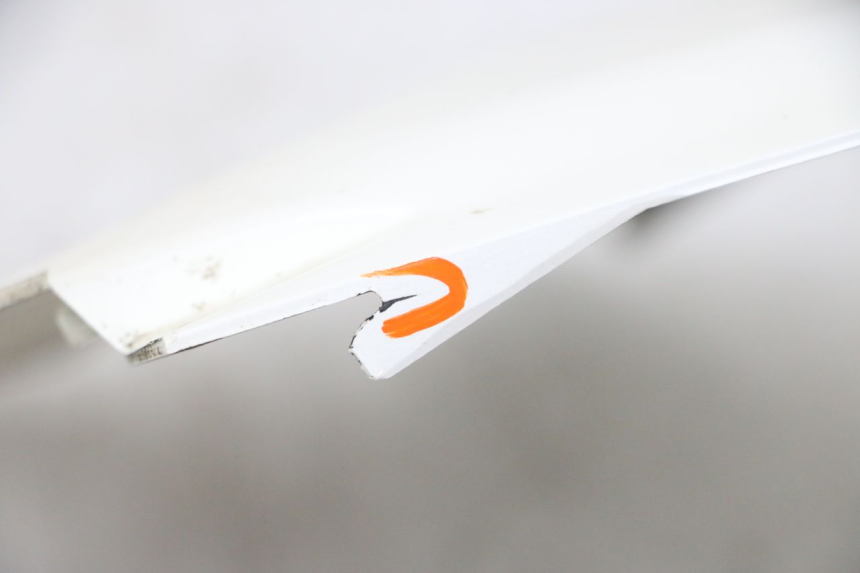 photo de UPPER REAR FAIRING JUNCTION SUZUKI BURGMAN 125 (2007 - 2014)