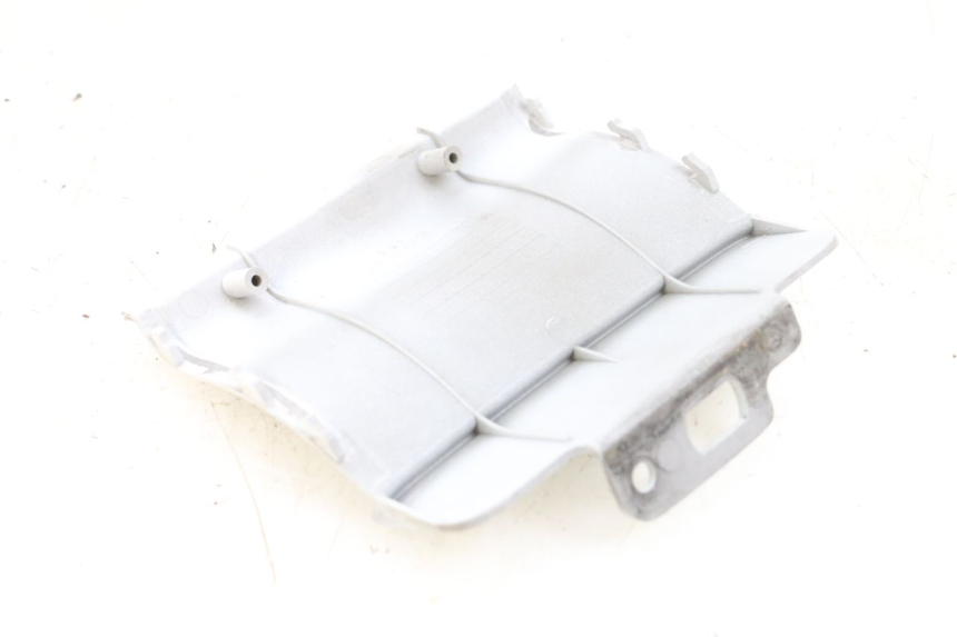 photo de REAR UPPER MIDDLE PANEL DAELIM VJ ROADWIN FI 125 (2008 - 2017) - Alternative perspective