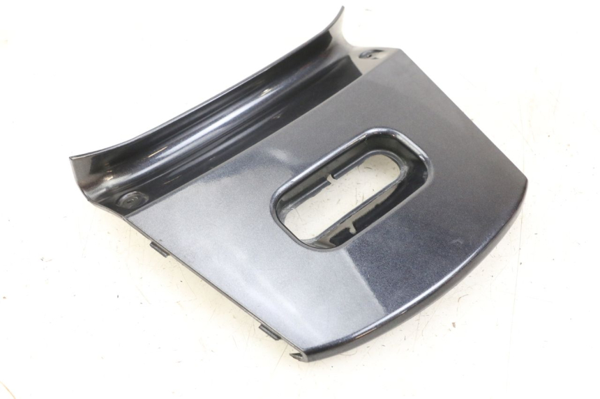 photo de REAR UPPER MIDDLE PANEL KYMCO XCITING 250 (2006 - 2009)