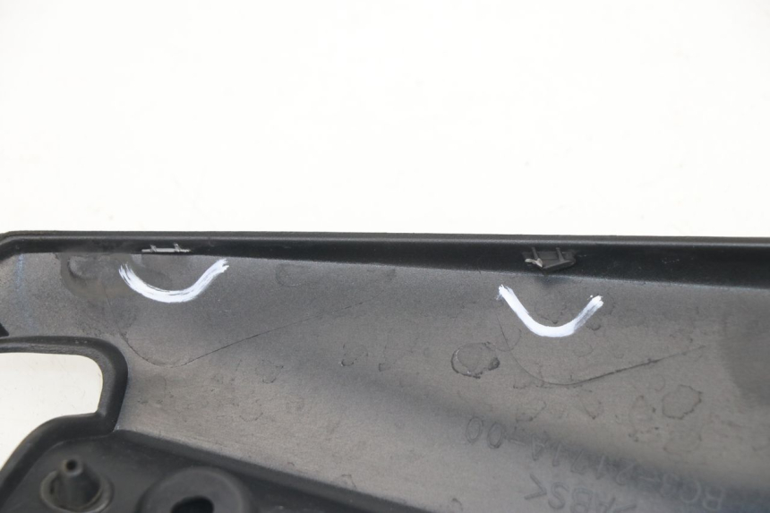 photo de REAR UPPER MIDDLE PANEL YAMAHA YP T-MAX TMAX 530 (2017 - 2020)