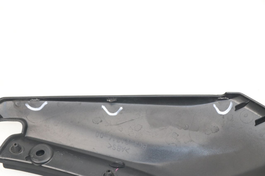 photo de REAR UPPER MIDDLE PANEL YAMAHA YP T-MAX TMAX 530 (2017 - 2020)