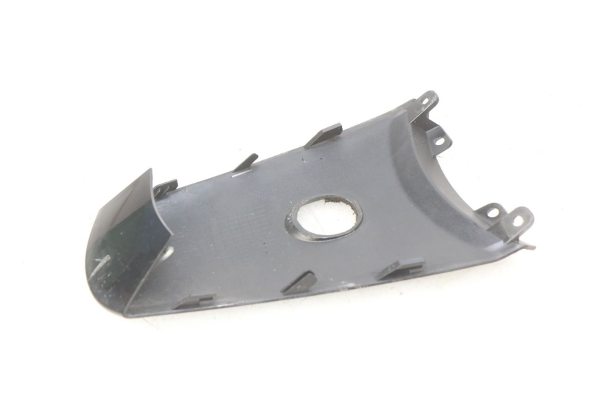 photo de REAR FAIRING JUNCTION SUZUKI SIXTEEN 125 (2008 - 2010)