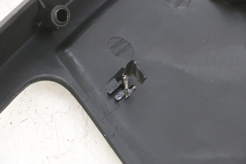 photo de REAR FAIRING JUNCTION YAMAHA XMAX X-MAX 125 (2006 - 2009) - Technical close-up