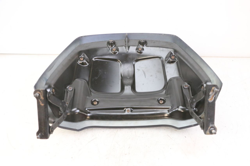 photo de REAR FAIRING JUNCTION PIAGGIO XEVO - X EVO 125 (2007 - 2016) - Technical close-up