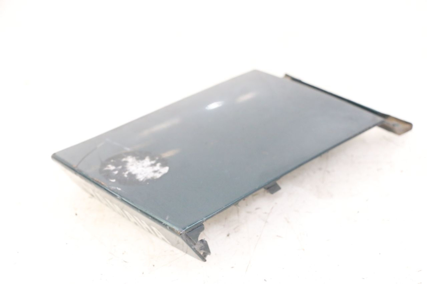 photo de REAR MIDDLE PANEL YAMAHA XJN DIVERSION 600 (2000 - 2003)