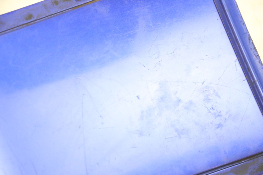 photo de REAR MIDDLE PANEL YAMAHA FZS FAZER 600 (2001 - 2003)