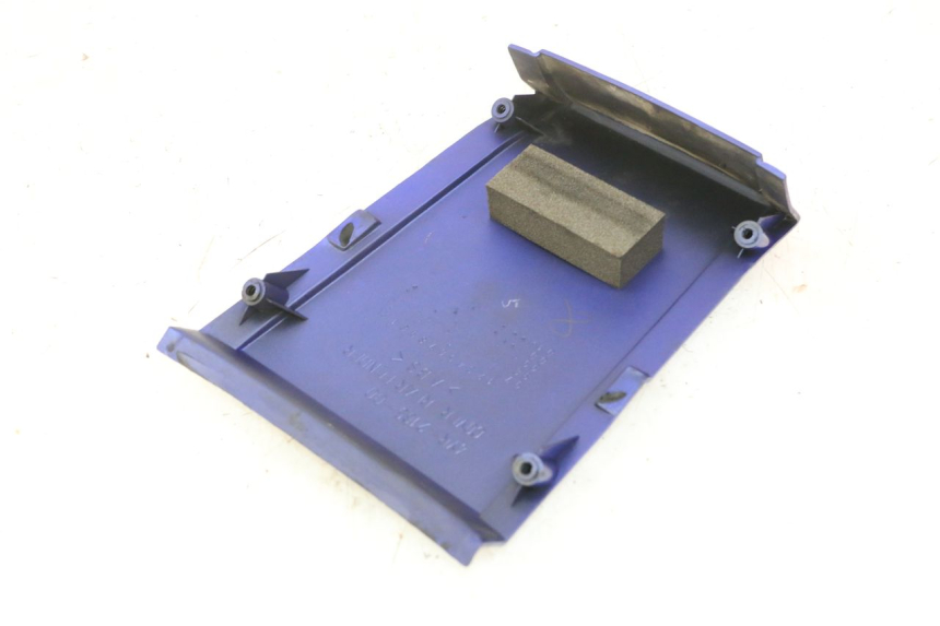 photo de REAR MIDDLE PANEL YAMAHA FZS FAZER 600 (2001 - 2003)
