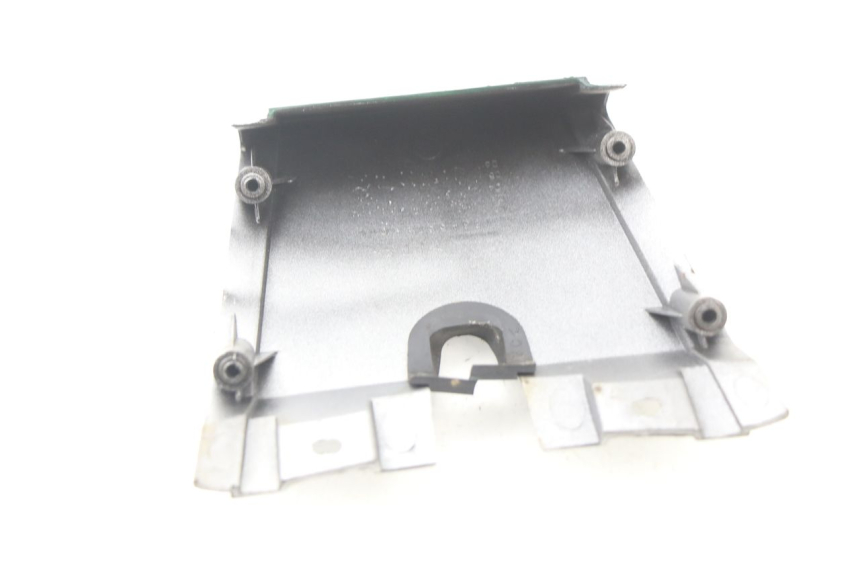 photo de REAR MIDDLE PANEL YAMAHA YBR 125 (2007 - 2009)