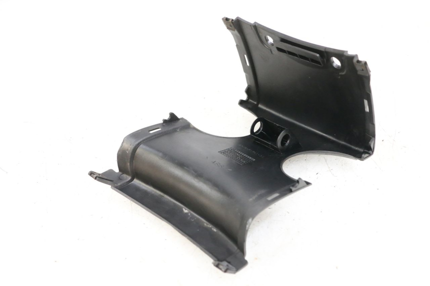 photo de REAR MIDDLE PANEL YAMAHA YP MAJESTY 125 (2002 - 2006)