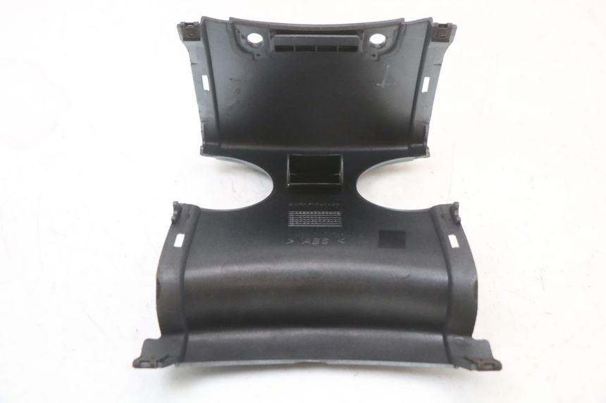 photo de REAR MIDDLE PANEL YAMAHA YP MAJESTY 125 (2002 - 2006)