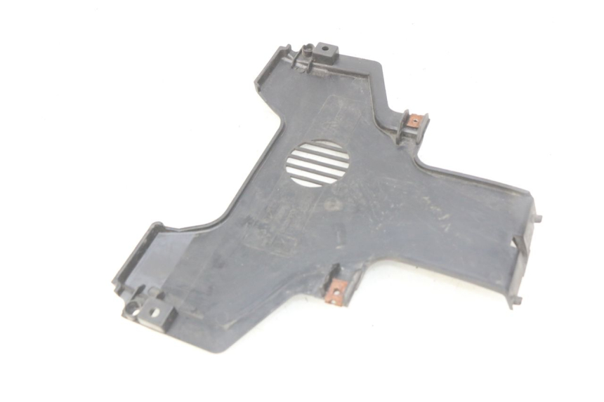 photo de LOWER FRONT FAIRING JUNCTION PIAGGIO MP3 LT 300 (2010 - 2016)