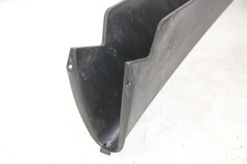 photo de LOWER FRONT FAIRING JUNCTION PIAGGIO MP3 LT 400 (2007 - 2012)