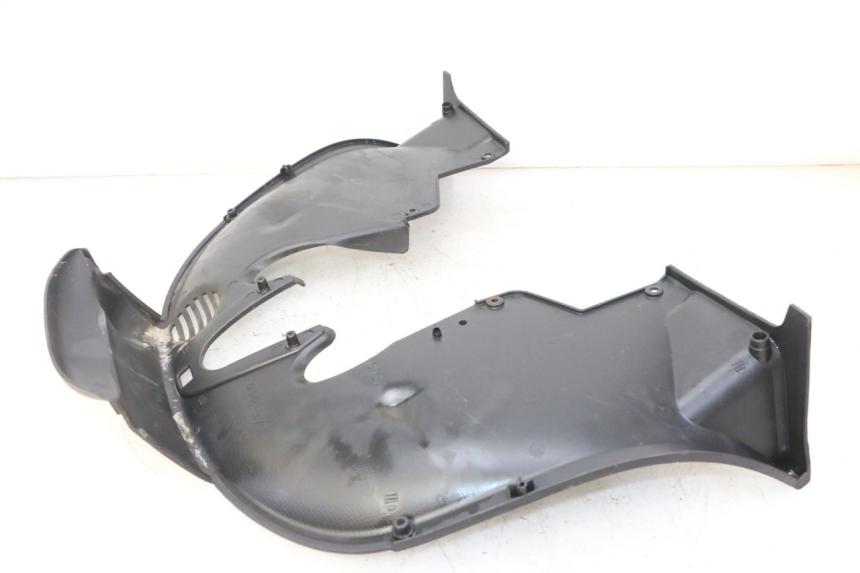 photo de LOWER FRONT FAIRING JUNCTION PIAGGIO MP3 LT 300 (2010 - 2016)