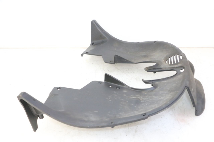 photo de LOWER FRONT FAIRING JUNCTION PIAGGIO MP3 LT 300 (2010 - 2016)