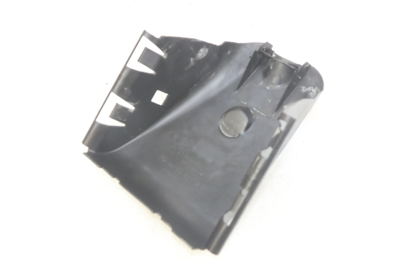 photo de LOWER FRONT FAIRING JUNCTION PEUGEOT ELYSEO 125 (1999 - 2004)
