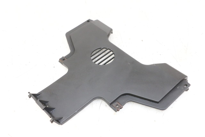 photo de LOWER FRONT FAIRING JUNCTION PIAGGIO MP3 LT 400 (2007 - 2012)