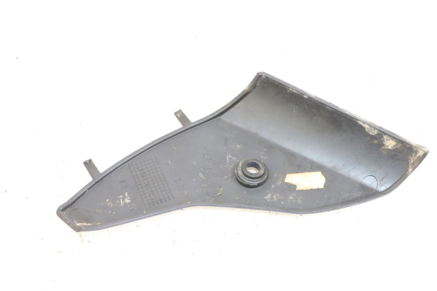 photo de LOWER FRONT FAIRING JUNCTION PIAGGIO VESPA LX 125 (2005 - 2010)