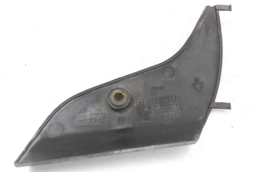 photo de LOWER FRONT FAIRING JUNCTION PIAGGIO VESPA S 2T 50 (2007 - 2014)