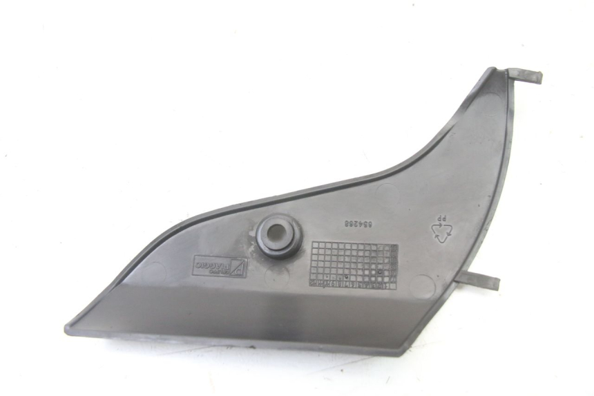 photo de LOWER FRONT FAIRING JUNCTION PIAGGIO VESPA S 2T 50 (2007 - 2014)