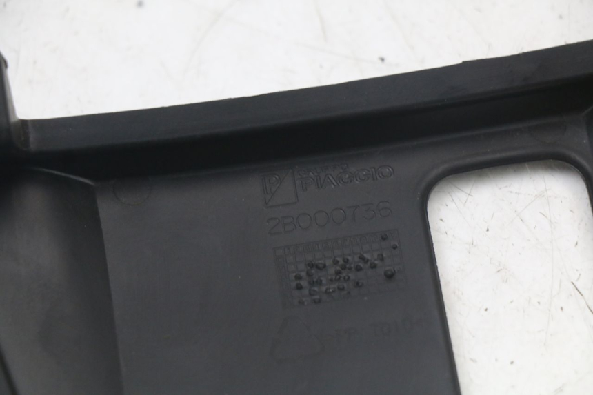 photo de FRONT MIDDLE PANEL PIAGGIO MP3 HPE 350 (2018 - 2020)