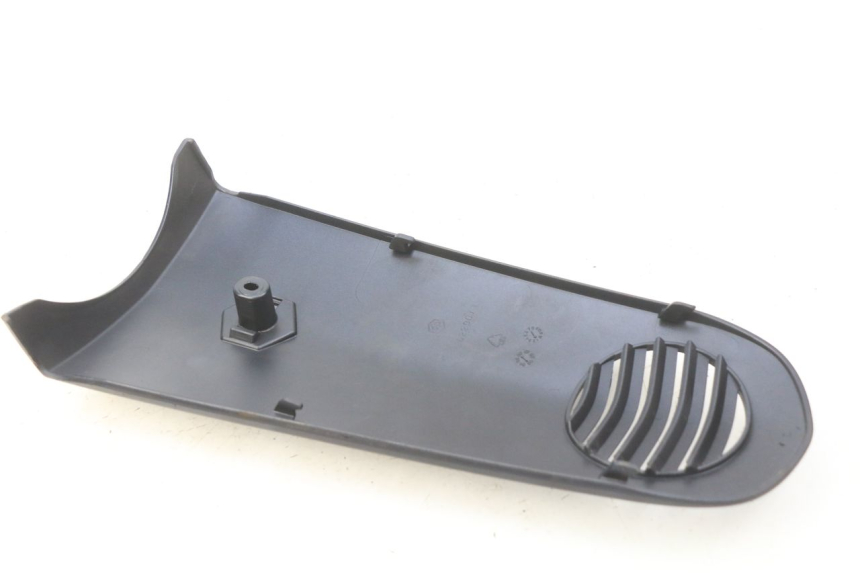 photo de FRONT MIDDLE PANEL PIAGGIO VESPA LX 125 (2005 - 2010)