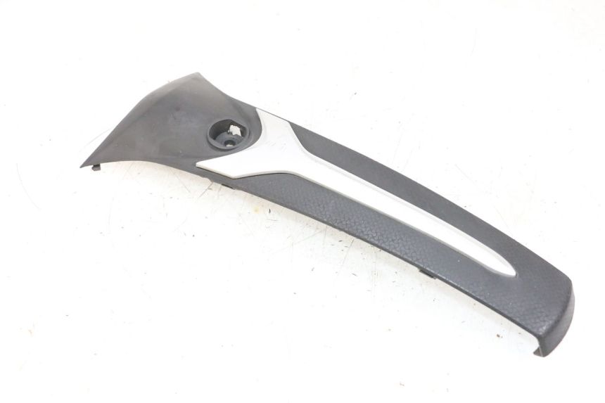 photo de FRONT MIDDLE PANEL JM MOTORS SANTANA 50 (2014 - 2023) - Surface and material condition