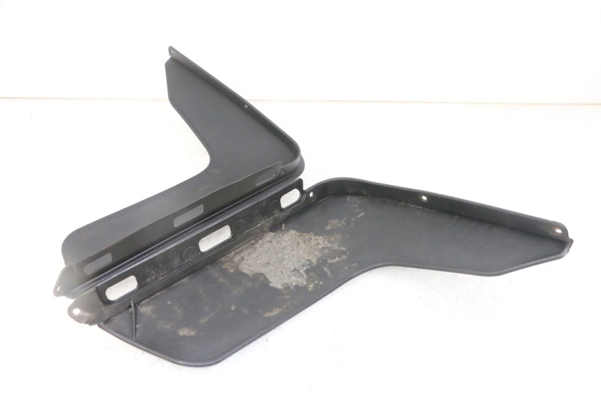 photo de FRONT MIDDLE PANEL PEUGEOT SATELIS COMPRESSOR K15 125 (2006 - 2009)