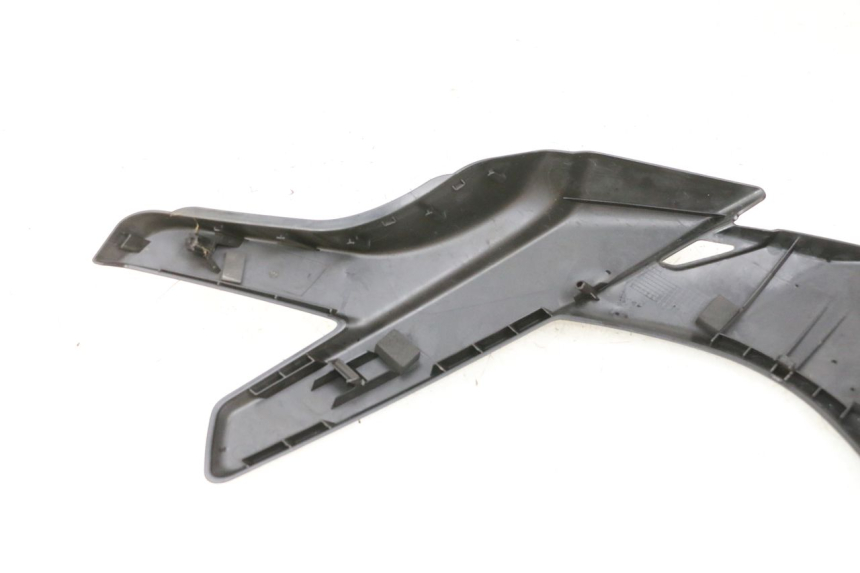 photo de FRONT FAIRING JOINING PIECE SUZUKI BURGMAN 650 (2013 - 2020)